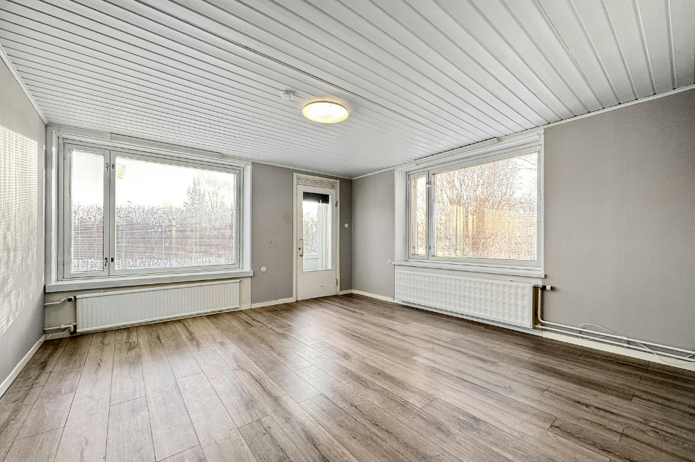 Acoustic design featuring no-echo soundproofing solutions.