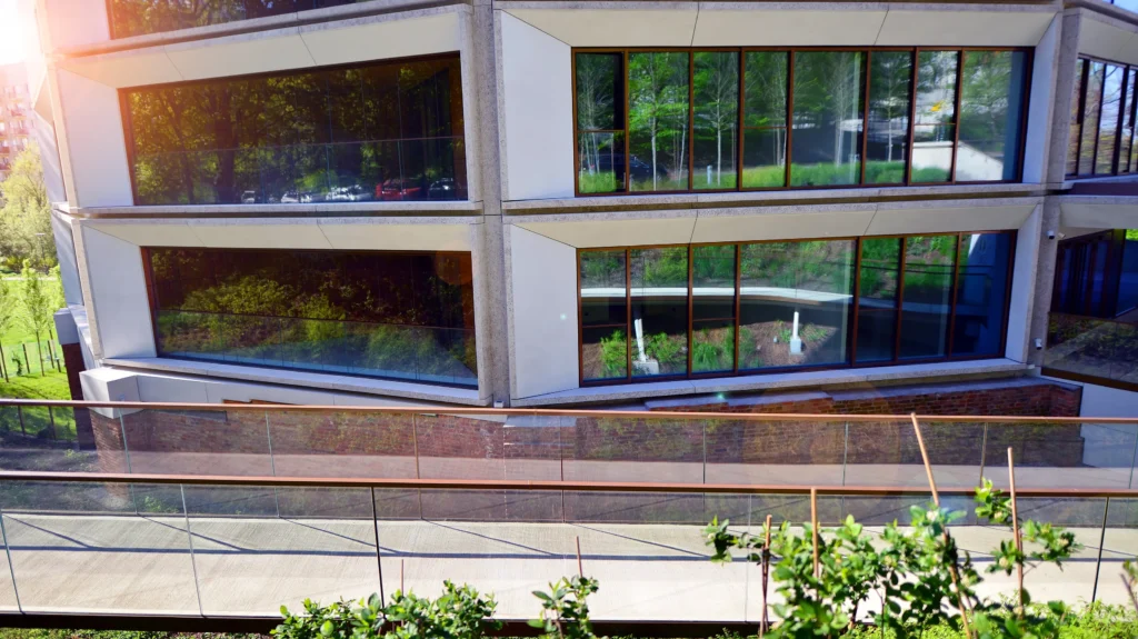 Reflective glass façade for building